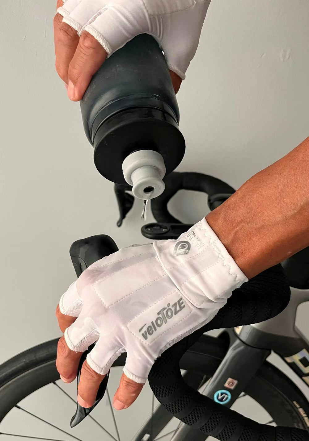 VeloToze Glacier Gloves White